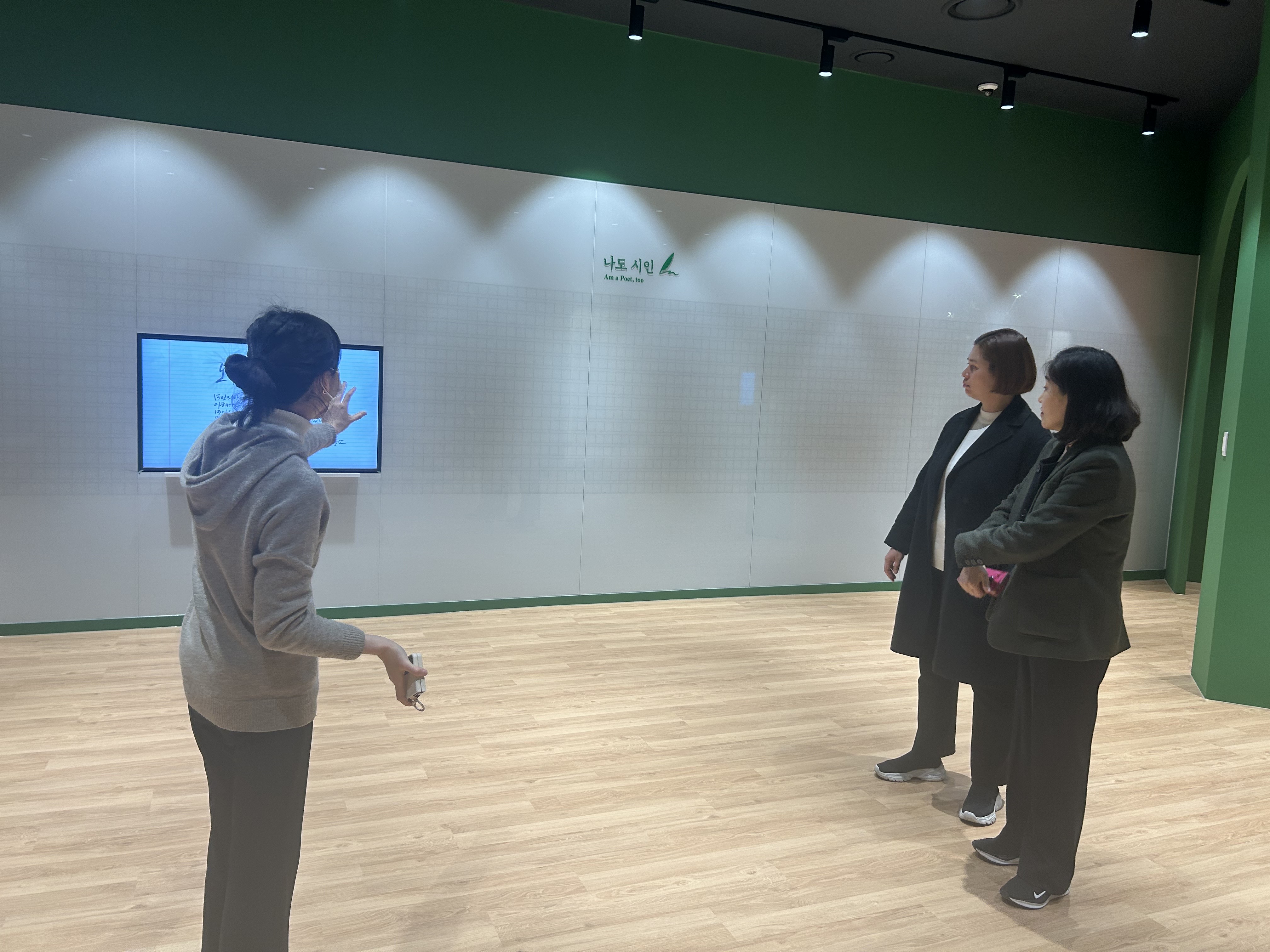 [2023.12.07] 하반기 외부 교수님 관람 4번째 첨부파일 이미지