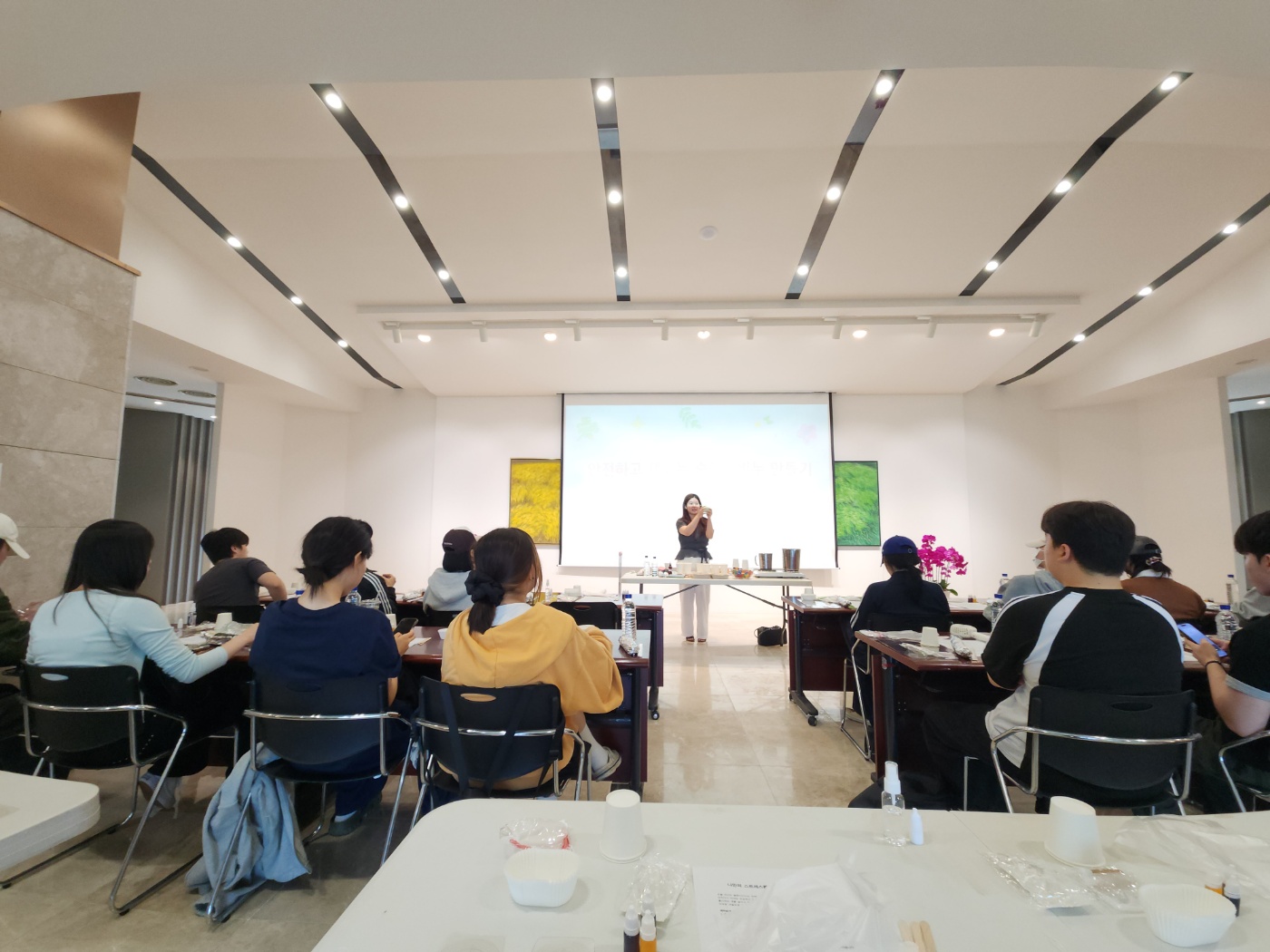 [2026.09.17.] 《지구야, 사랑해》전시 연계 프로그램 '슬랑이 비누 만들기' 체험 사진 2번째 첨부파일 이미지